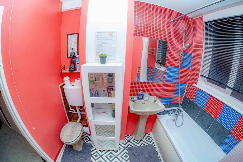 Unique Home W/Garden Hot Tub, Sauna & Cinema Room ลอนดอน ภายนอก รูปภาพ